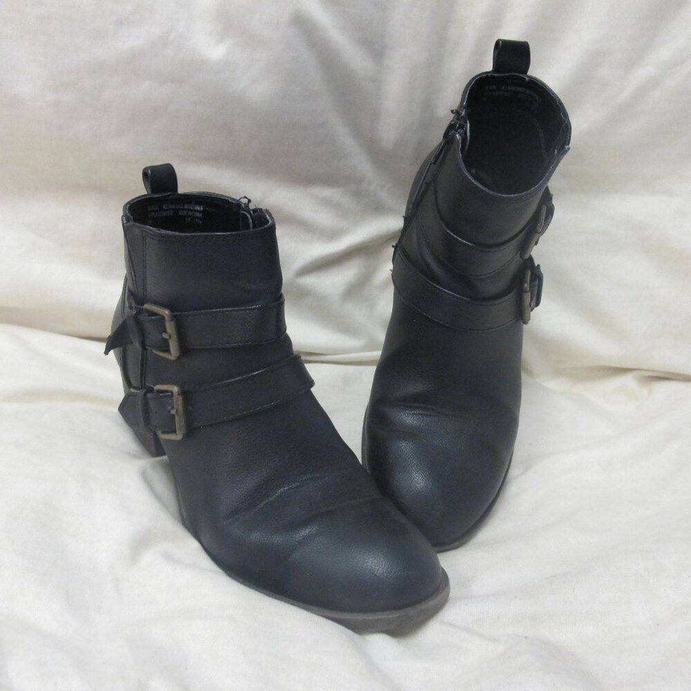 White Mountain Black Shoes Close Toed With Black Straps - 2 Inch Heels